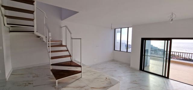 2 slaapkamer Appartement te koop in Los Gigantes, Santiago del Teide met zwembad garage - € 575.000 (Ref: 9217168)