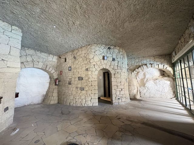 Kaupallinen myytävänä paikassa San Miguel de Abona - 110 000 € (Ref: 9235919)