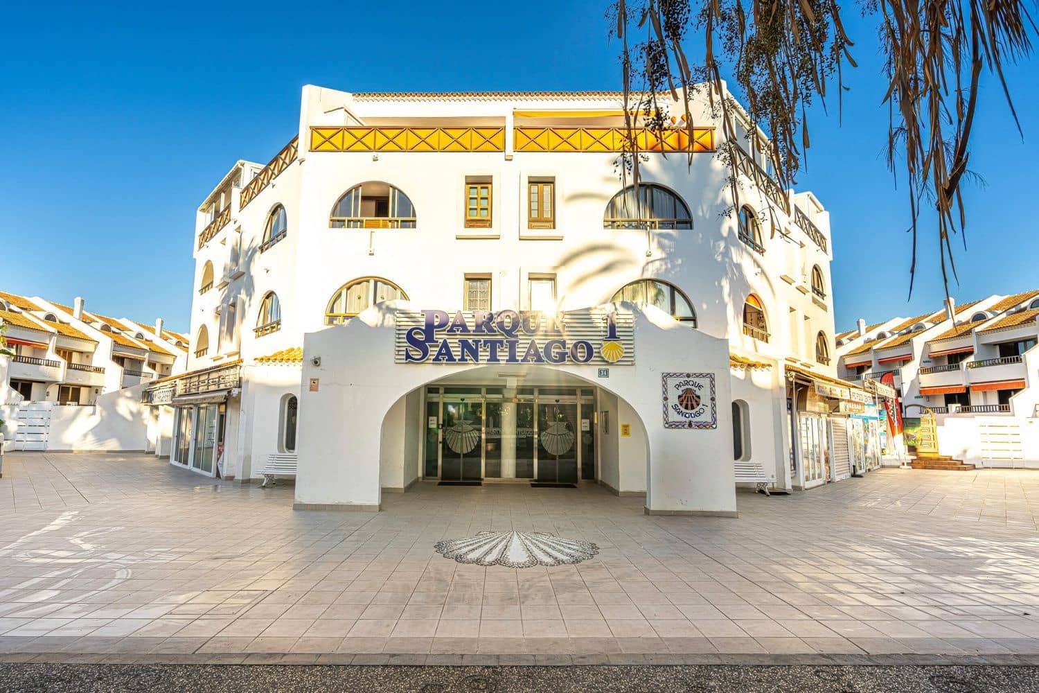 Apartment for sale in Playa de las Americas with garage - € 285,000 (Ref: 9275661)