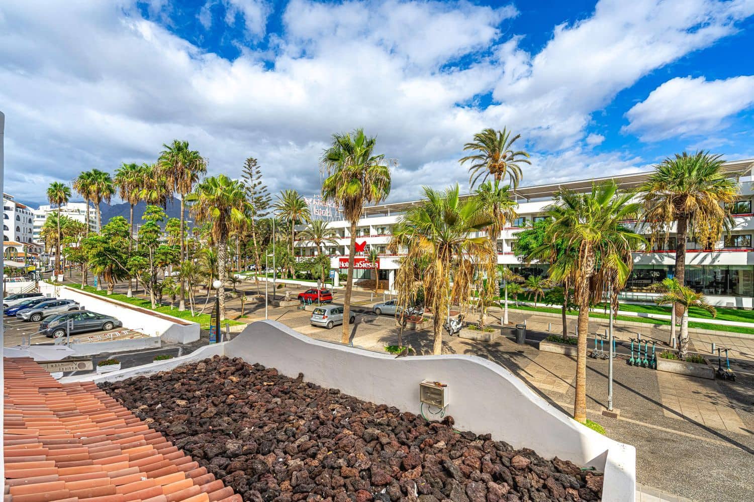 Apartment for sale in Playa de las Americas with garage - € 285,000 (Ref: 9275661)