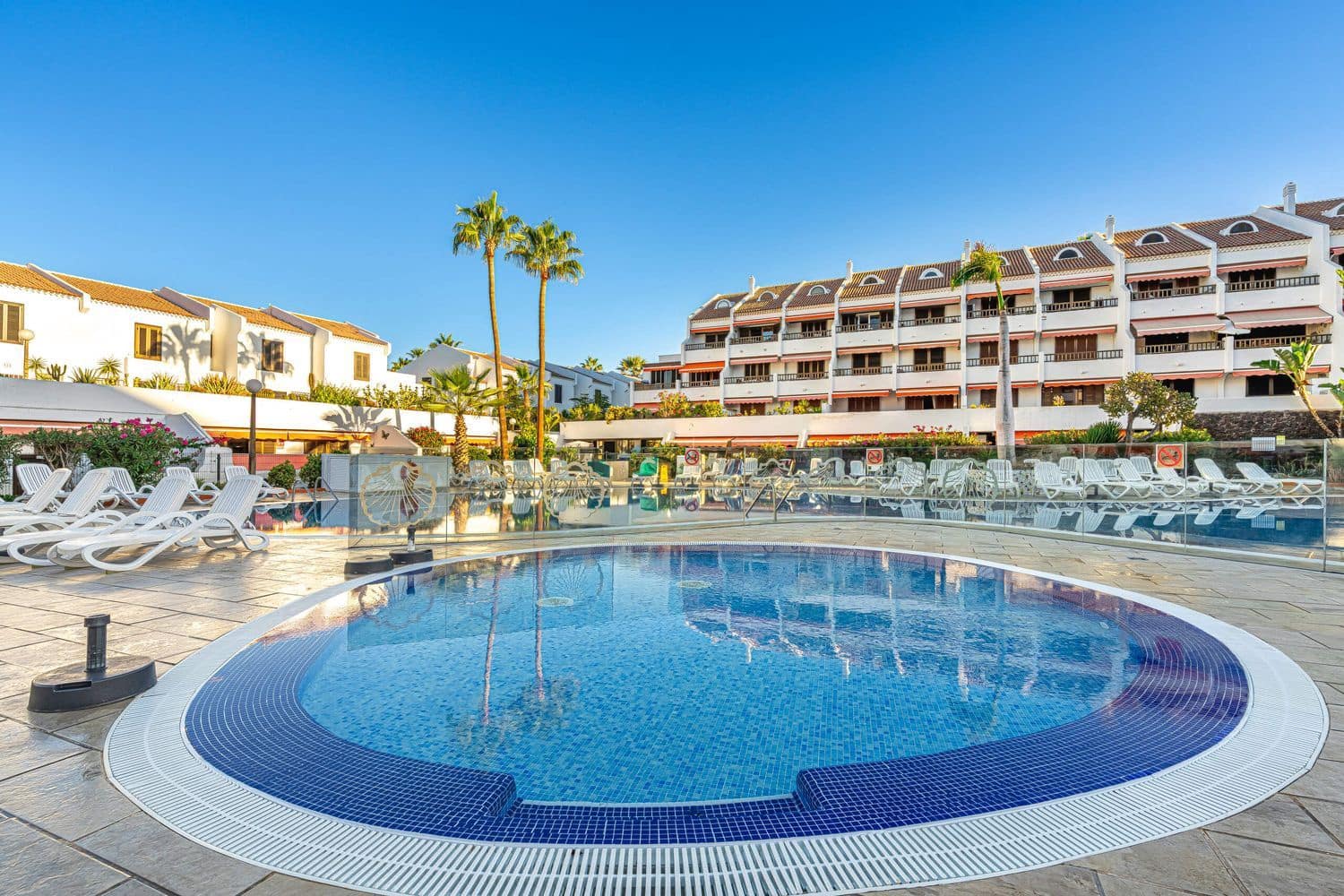 Apartment for sale in Playa de las Americas with garage - € 285,000 (Ref: 9275661)