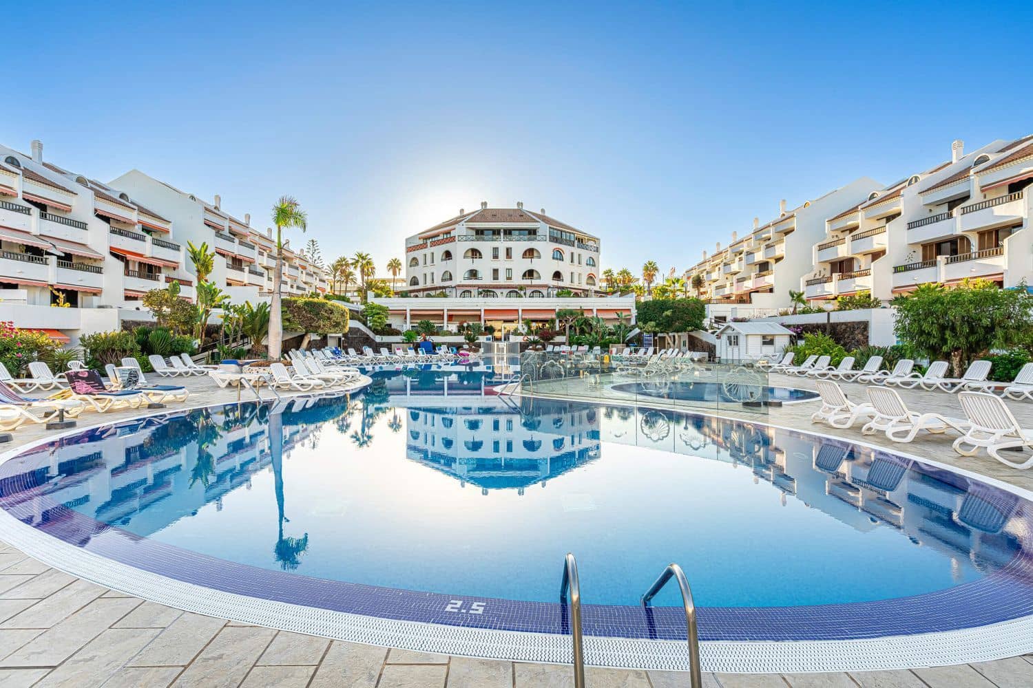 Apartment for sale in Playa de las Americas with garage - € 285,000 (Ref: 9275661)