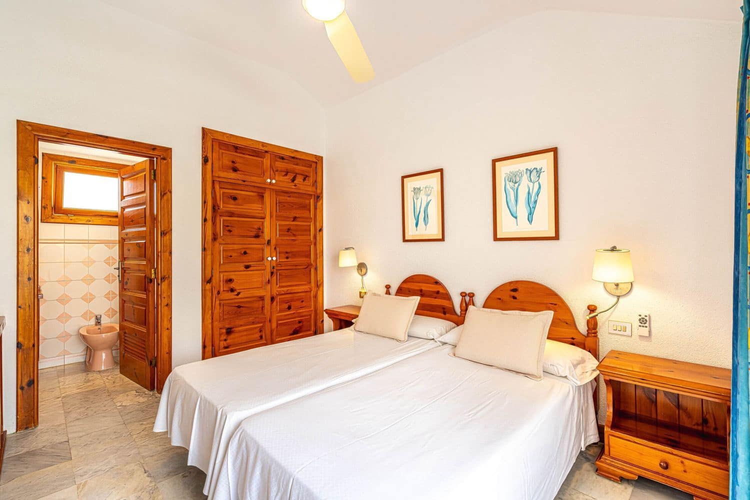 1 bedroom Apartment for sale in Playa de las Americas with garage - € 450,000 (Ref: 9294707)