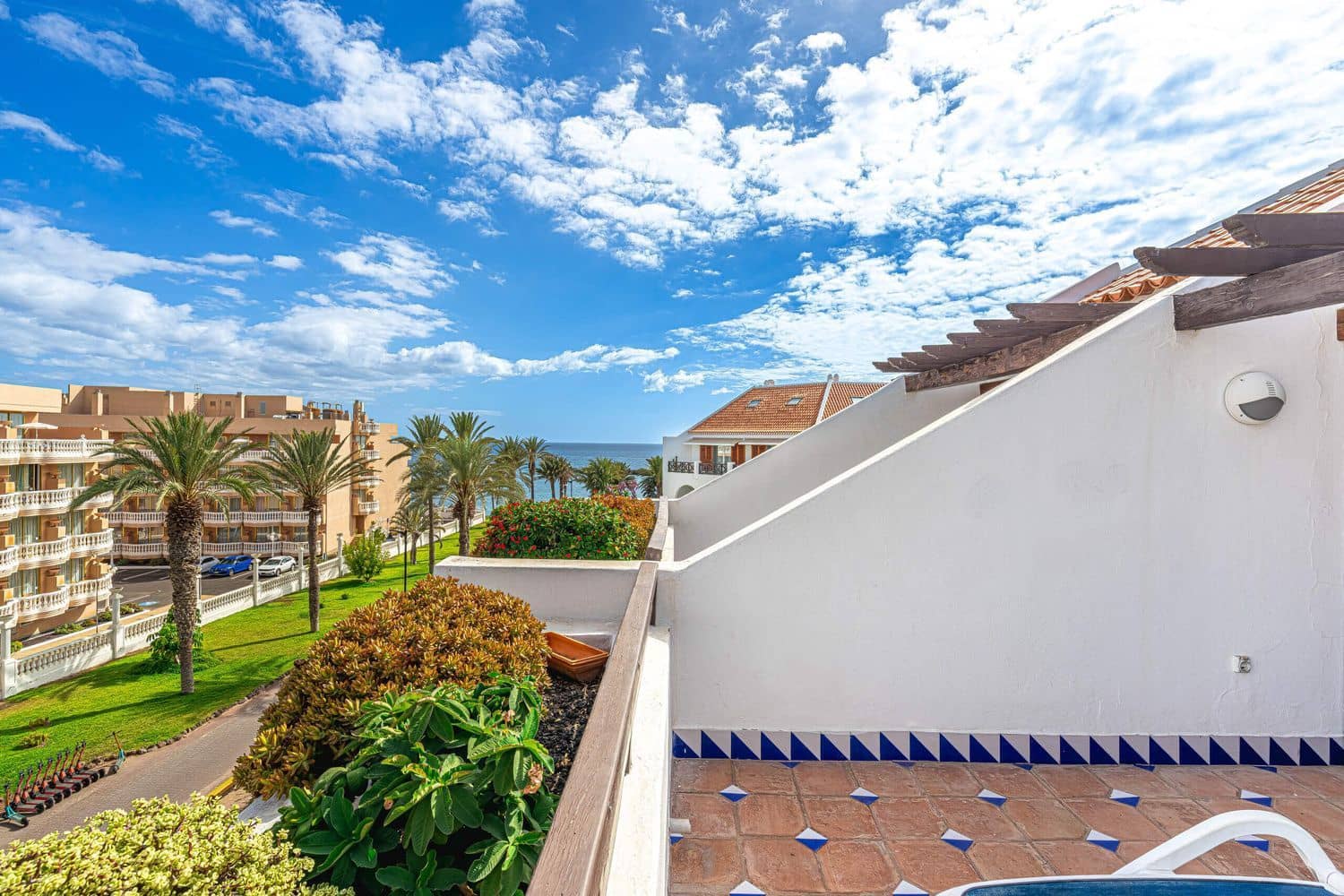 1 bedroom Apartment for sale in Playa de las Americas with garage - € 450,000 (Ref: 9294707)