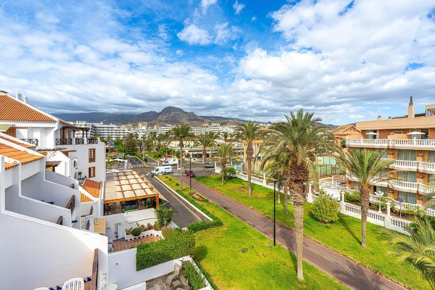 1 bedroom Apartment for sale in Playa de las Americas with garage - € 450,000 (Ref: 9294707)