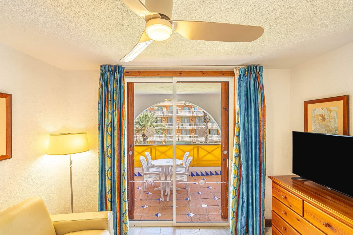 1 bedroom Apartment for sale in Playa de las Americas with garage - € 450,000 (Ref: 9294707)