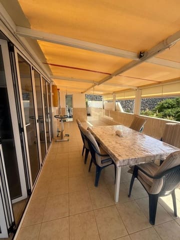 4 bedroom Townhouse for sale in Torviscas Centro y Alto, Adeje with garage - € 589,000 (Ref: 9335645)