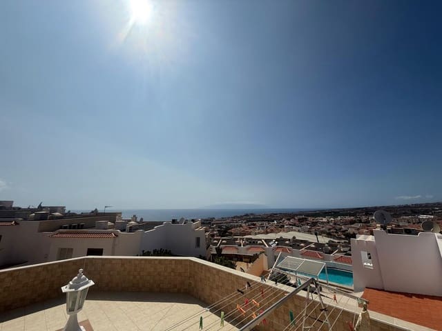 4 bedroom Townhouse for sale in Torviscas Centro y Alto, Adeje with garage - € 589,000 (Ref: 9335645)