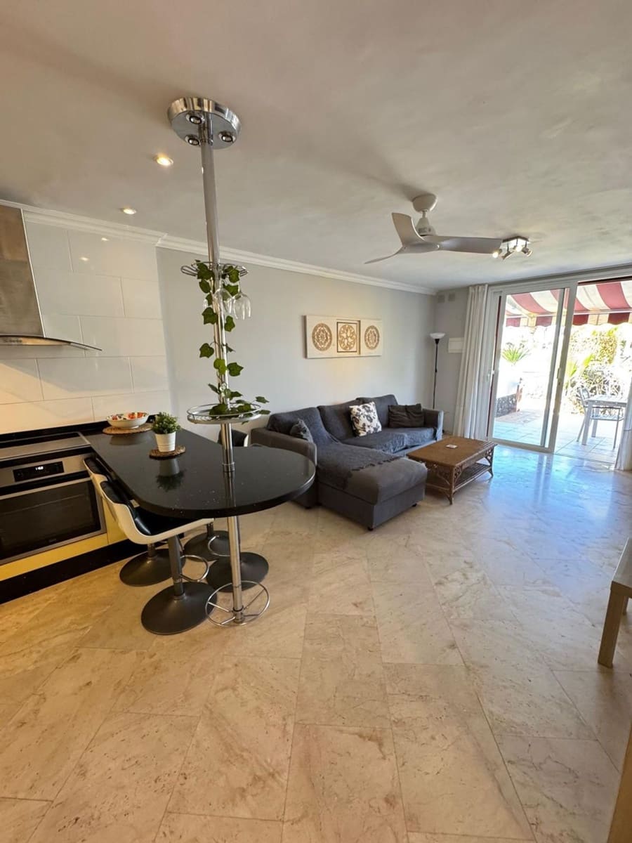 2 makuuhuone Huoneisto myytävänä paikassa Playa de las Americas mukana 
autotalli - 690 000 € (Ref: 9374675)