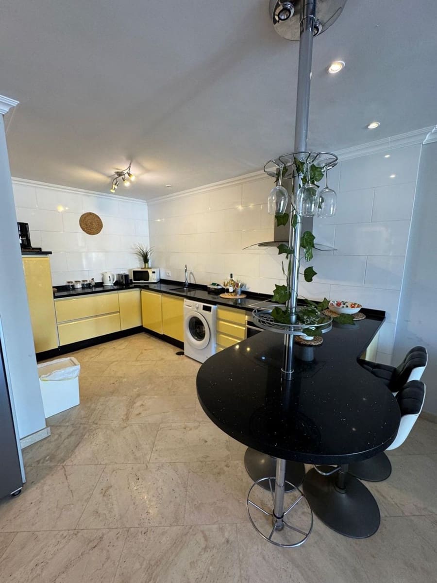 2 makuuhuone Huoneisto myytävänä paikassa Playa de las Americas mukana 
autotalli - 690 000 € (Ref: 9374675)