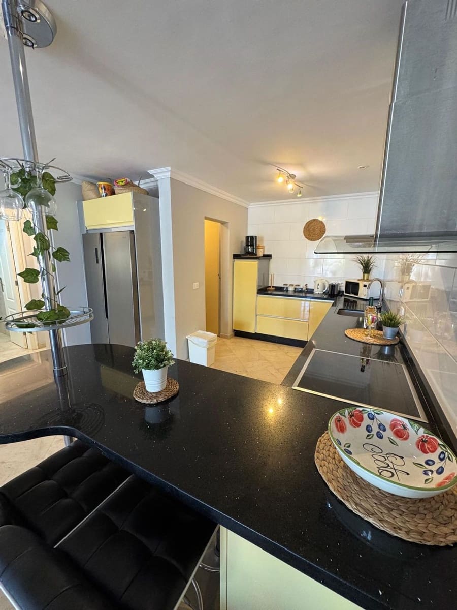 2 makuuhuone Huoneisto myytävänä paikassa Playa de las Americas mukana 
autotalli - 690 000 € (Ref: 9374675)