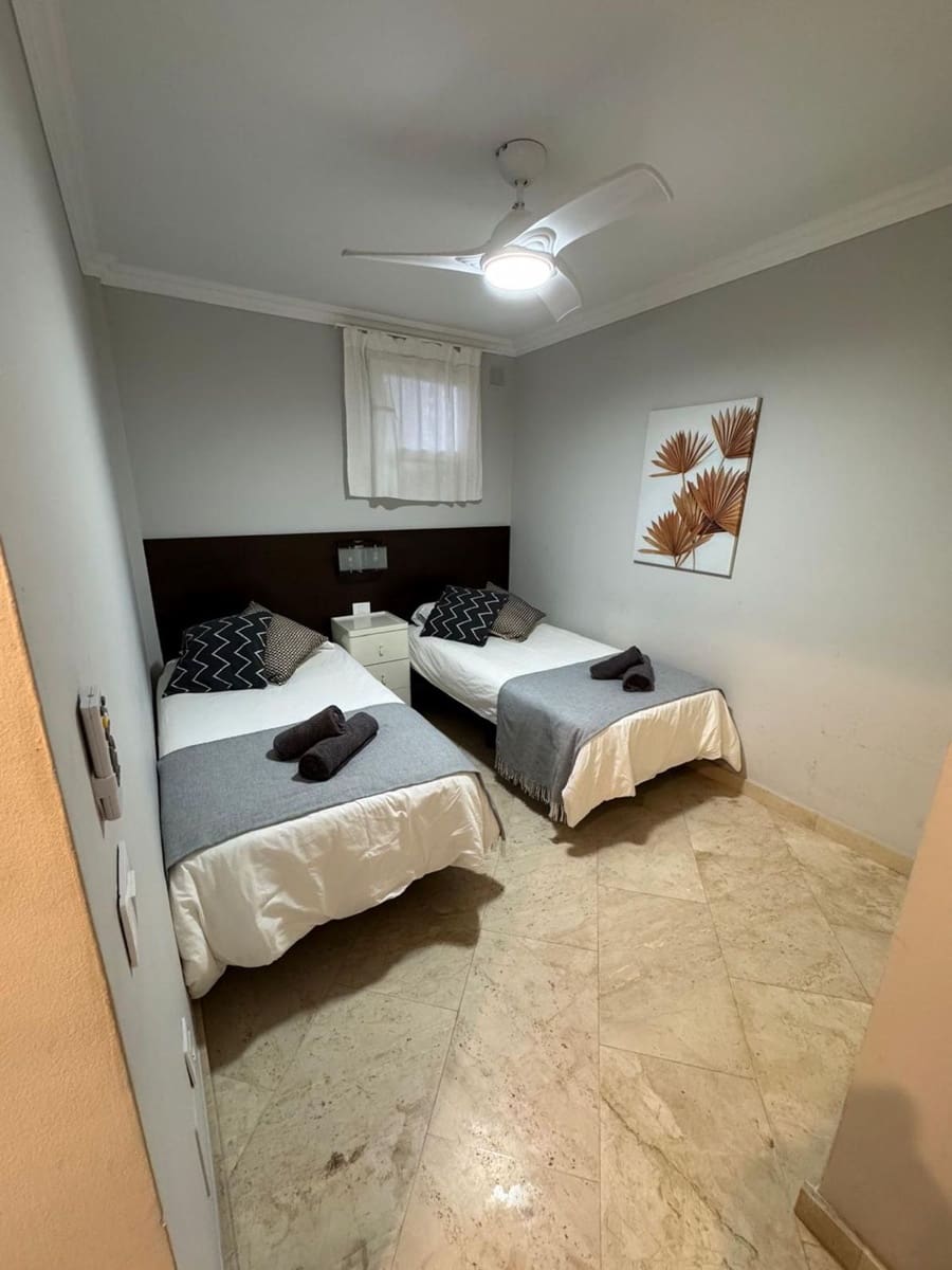 2 makuuhuone Huoneisto myytävänä paikassa Playa de las Americas mukana 
autotalli - 690 000 € (Ref: 9374675)