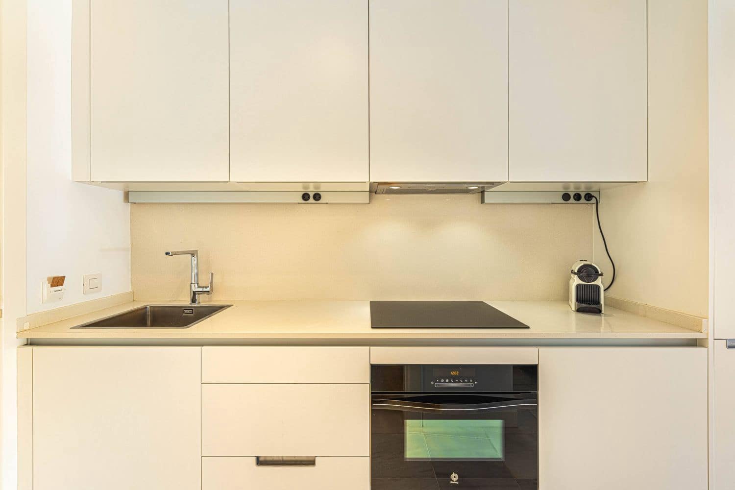 Apartment for sale in Playa de las Americas with pool garage - € 430,000 (Ref: 9406262)