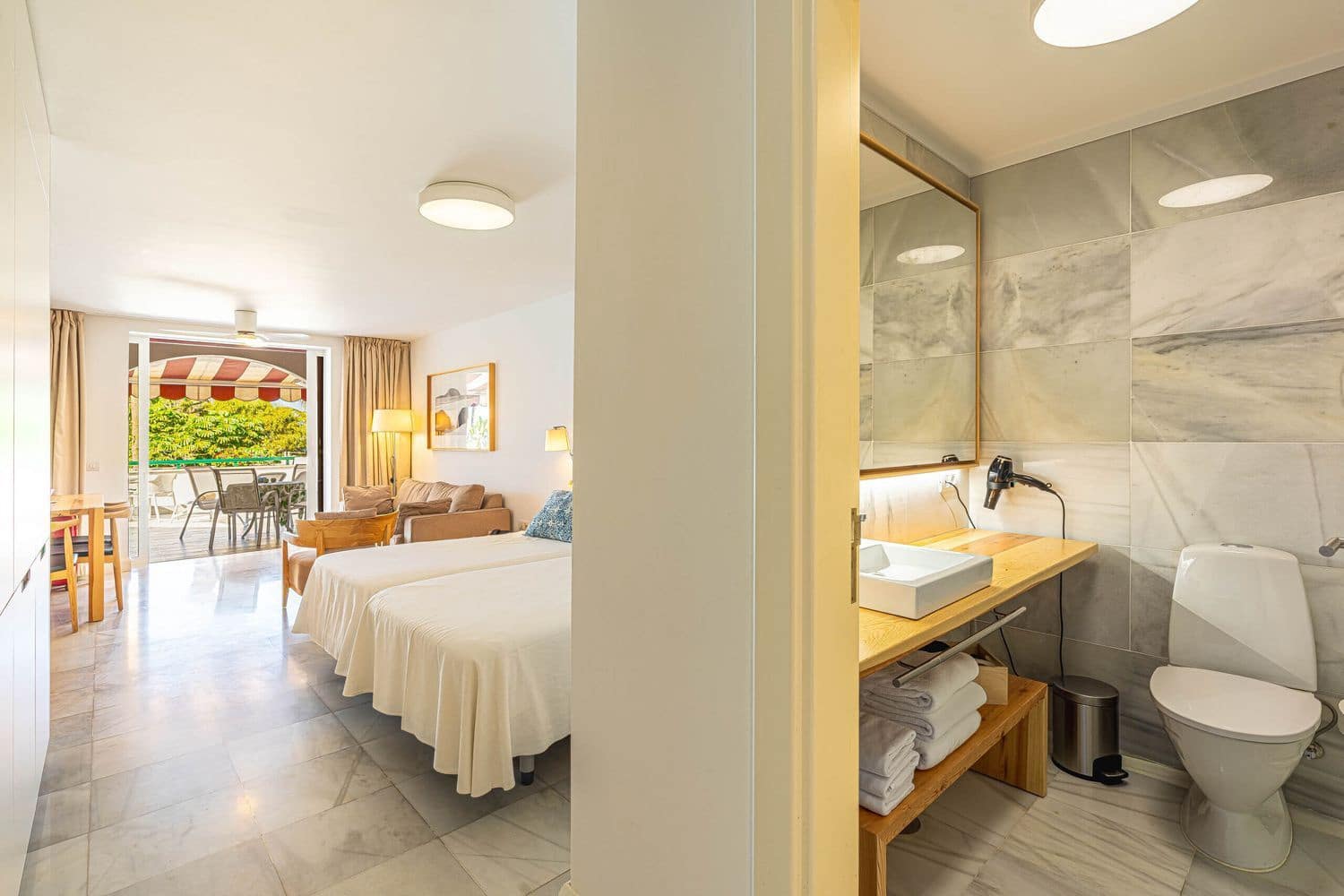 Apartment for sale in Playa de las Americas with pool garage - € 430,000 (Ref: 9406262)