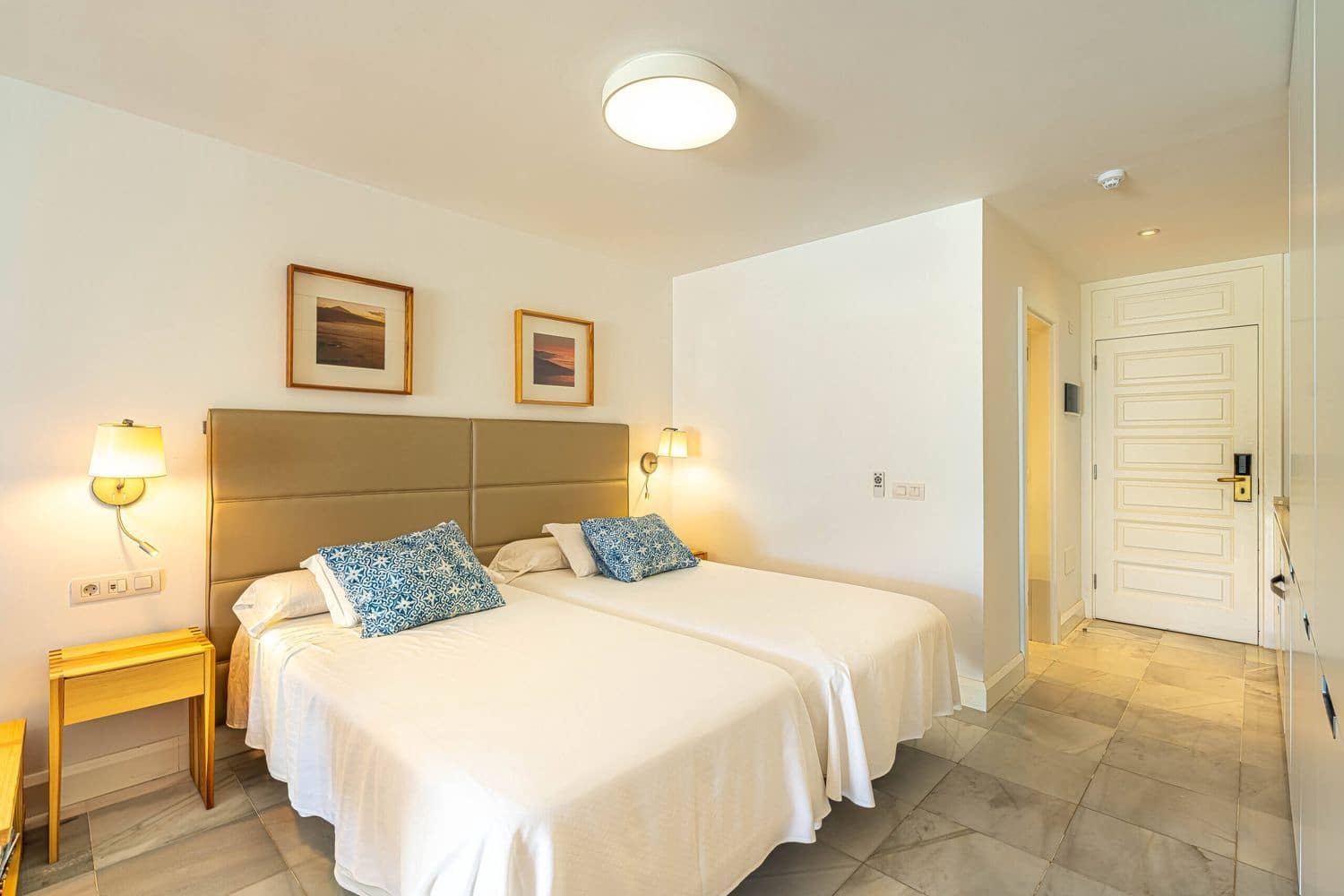 Apartment for sale in Playa de las Americas with pool garage - € 430,000 (Ref: 9406262)