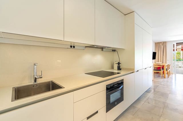 Lejlighed til salg i Playa de las Americas, Arona med swimmingpool garage - € 430.000 (Ref: 9406262)