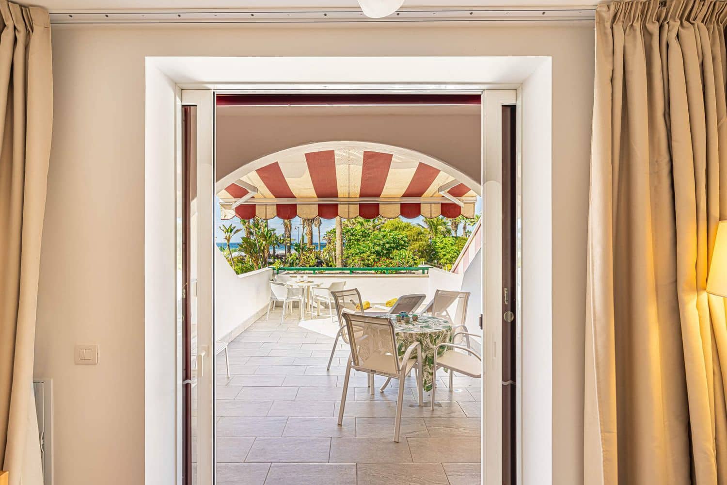 Apartment for sale in Playa de las Americas with pool garage - € 430,000 (Ref: 9406262)