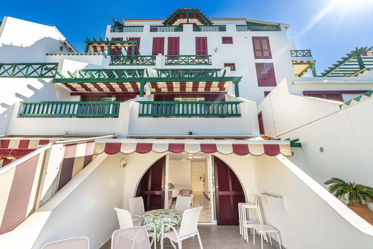 Apartment for sale in Playa de las Americas with pool garage - € 430,000 (Ref: 9406262)