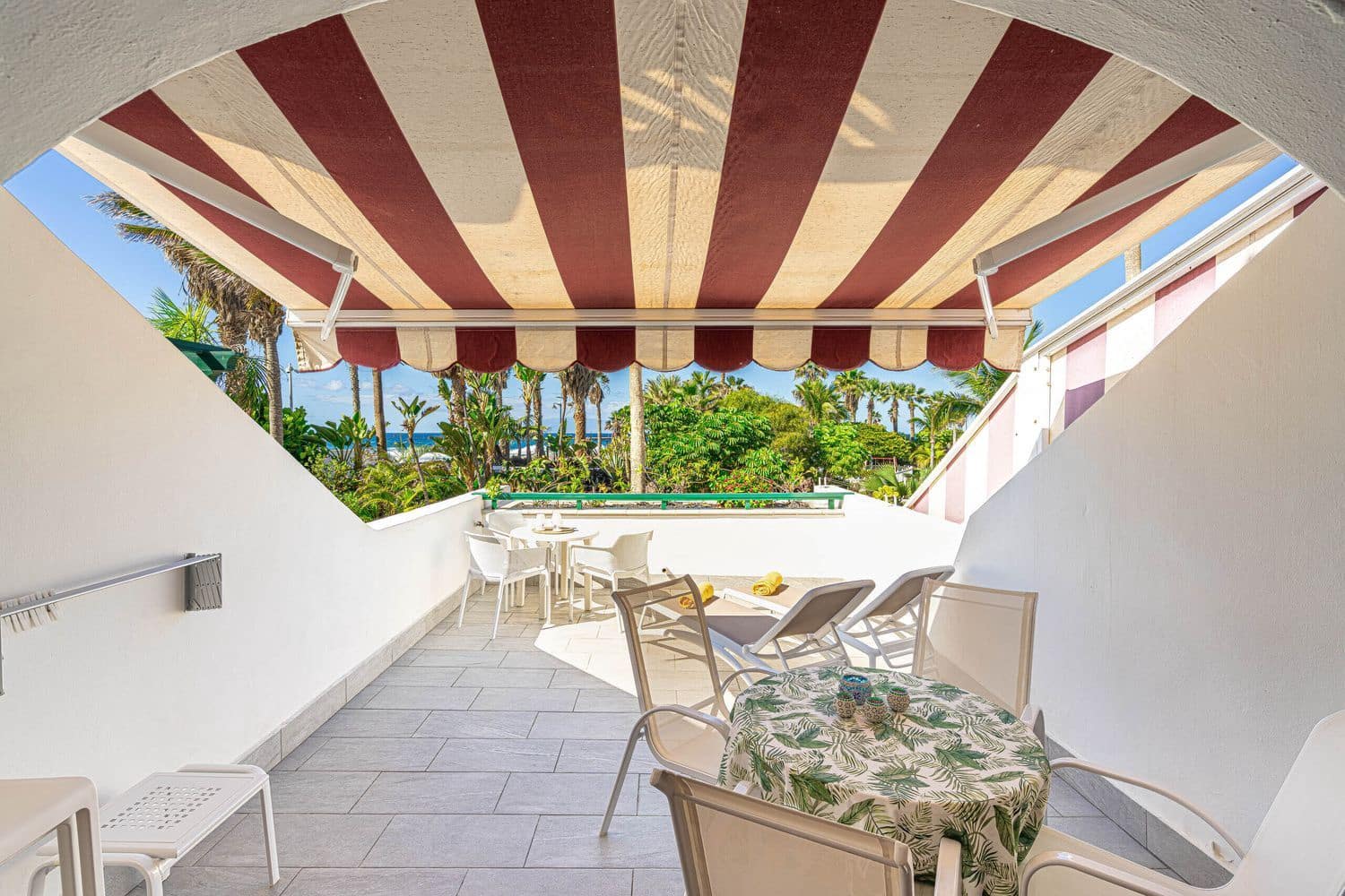 Apartment for sale in Playa de las Americas with pool garage - € 430,000 (Ref: 9406262)