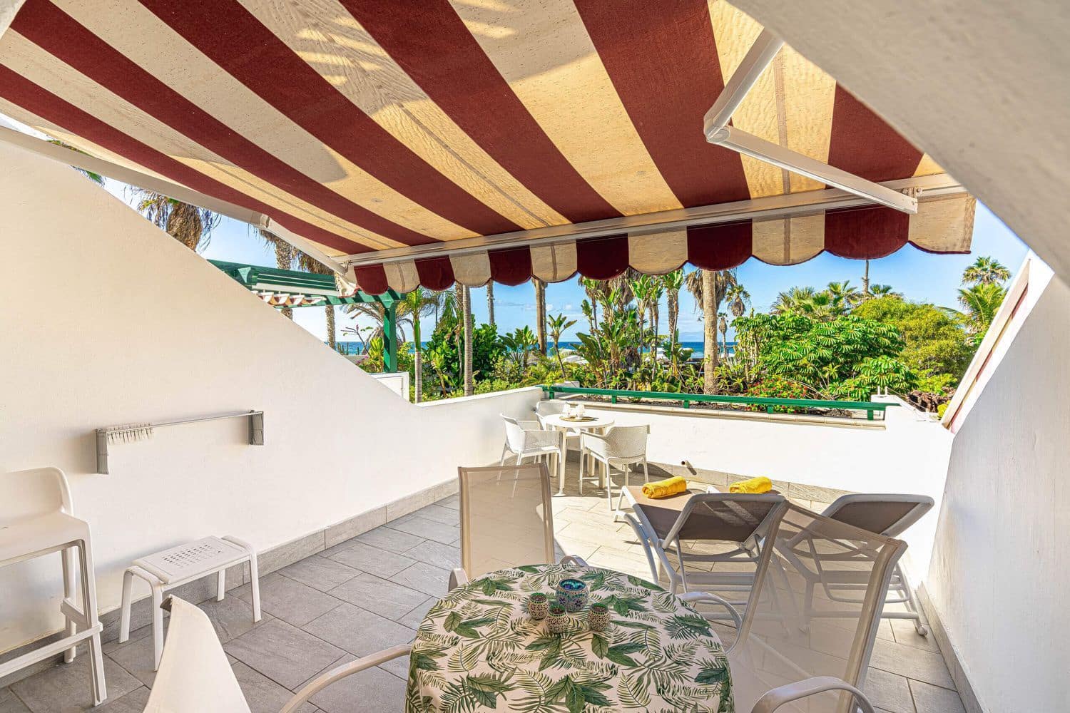 Apartment for sale in Playa de las Americas with pool garage - € 430,000 (Ref: 9406262)