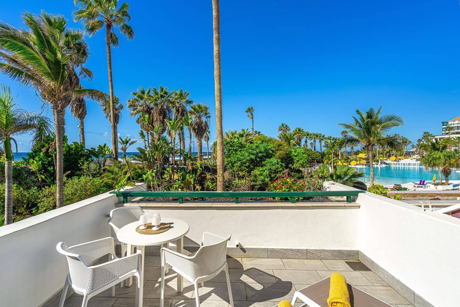 Apartment for sale in Playa de las Americas with pool garage - € 430,000 (Ref: 9406262)