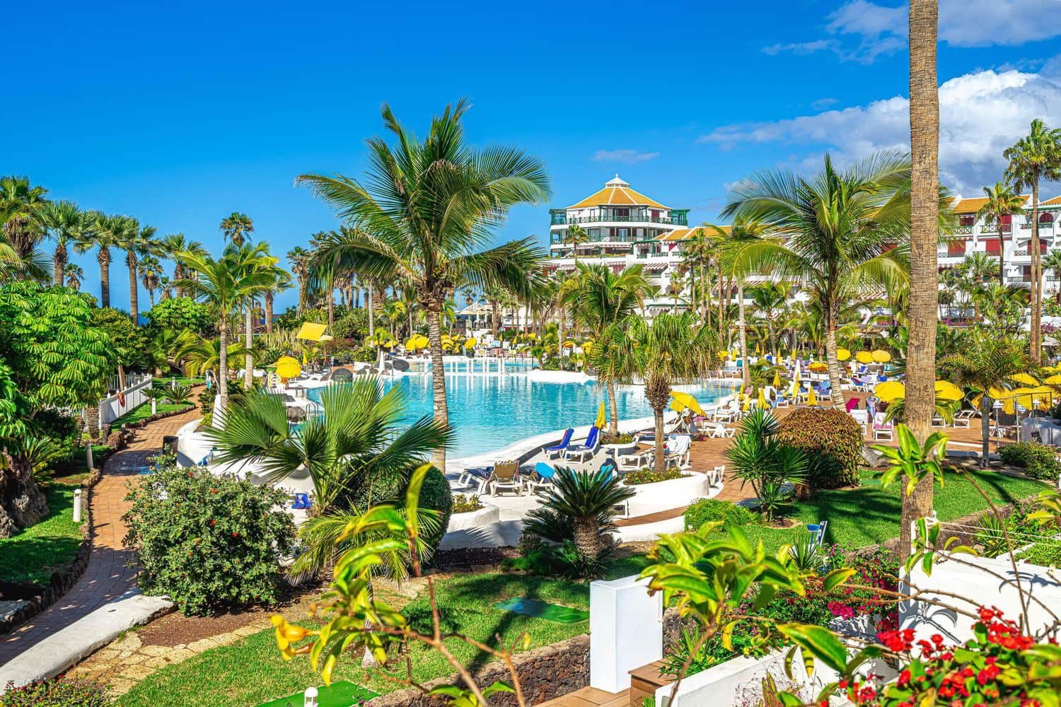 Apartment for sale in Playa de las Americas with pool garage - € 430,000 (Ref: 9406262)