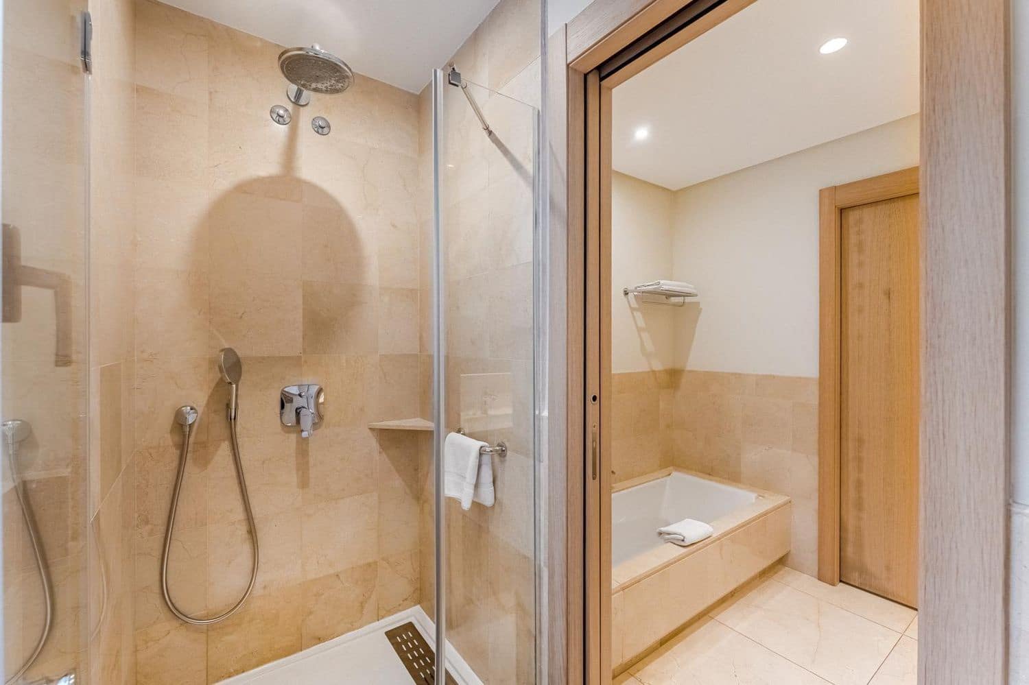 2 bedroom Apartment for sale in Guia de Isora with pool garage - € 720,000 (Ref: 9439508)