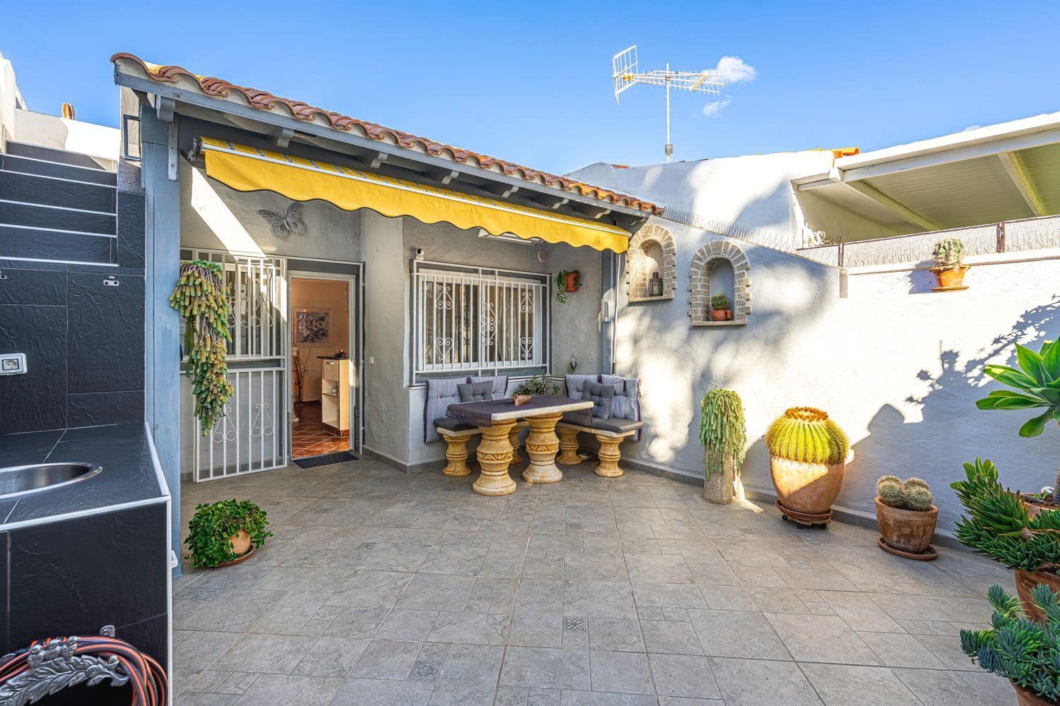 Apartment for sale in Arona with pool garage - € 165,000 (Ref: 9439509)