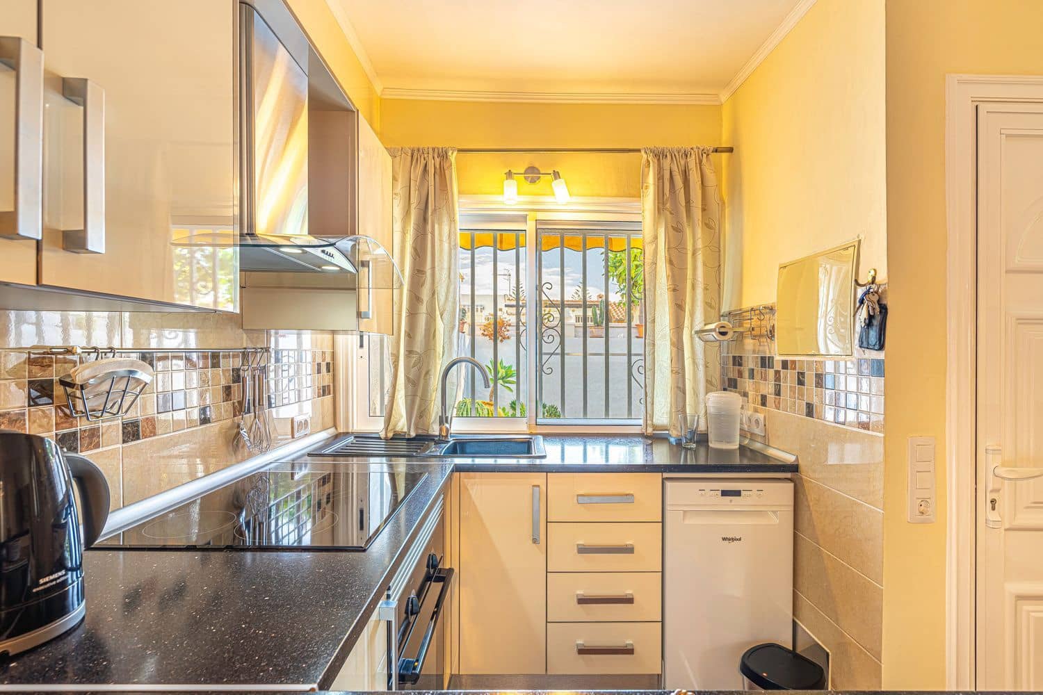 Apartment for sale in Arona with pool garage - € 165,000 (Ref: 9439509)