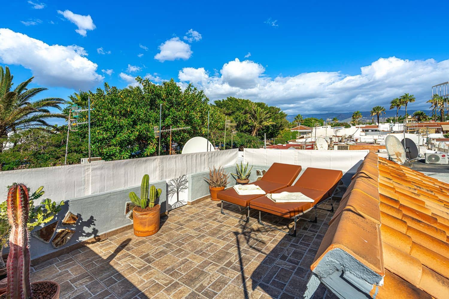 Apartment for sale in Arona with pool garage - € 165,000 (Ref: 9439509)