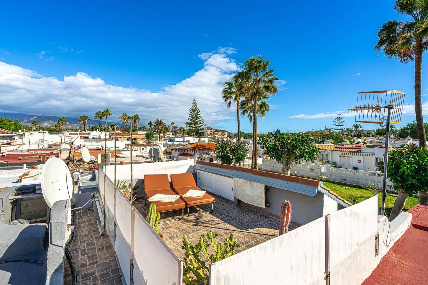 Apartment for sale in Arona with pool garage - € 165,000 (Ref: 9439509)