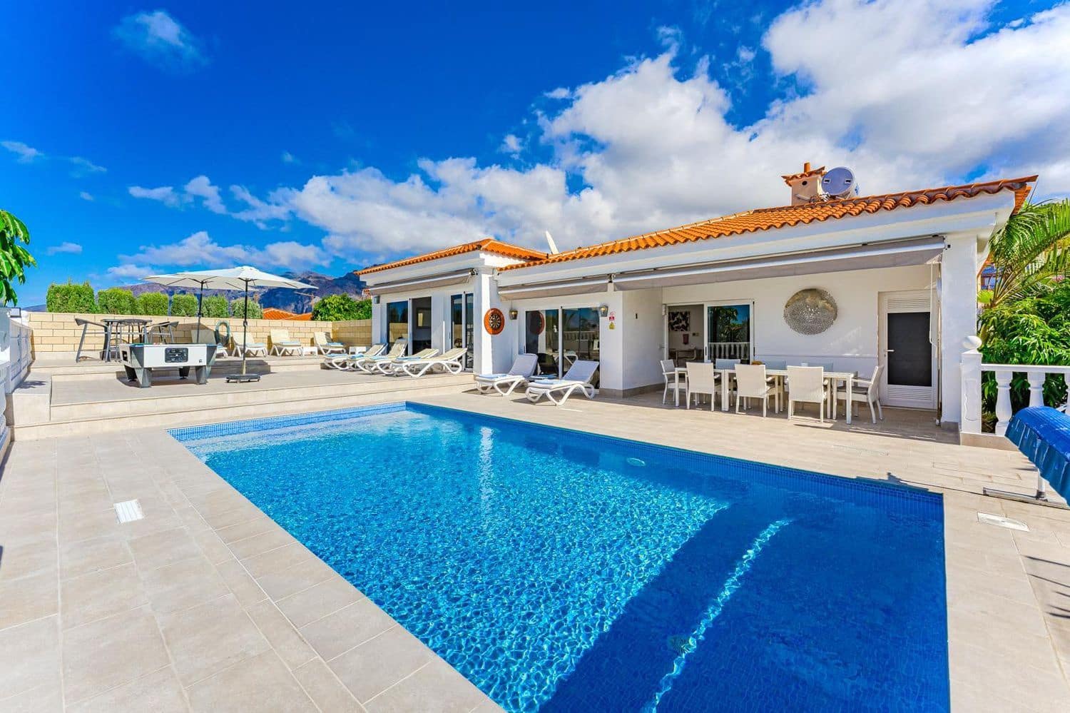 6 bedroom Villa for sale in Puerto Santiago with pool garage - € 1,280,000 (Ref: 9490979)