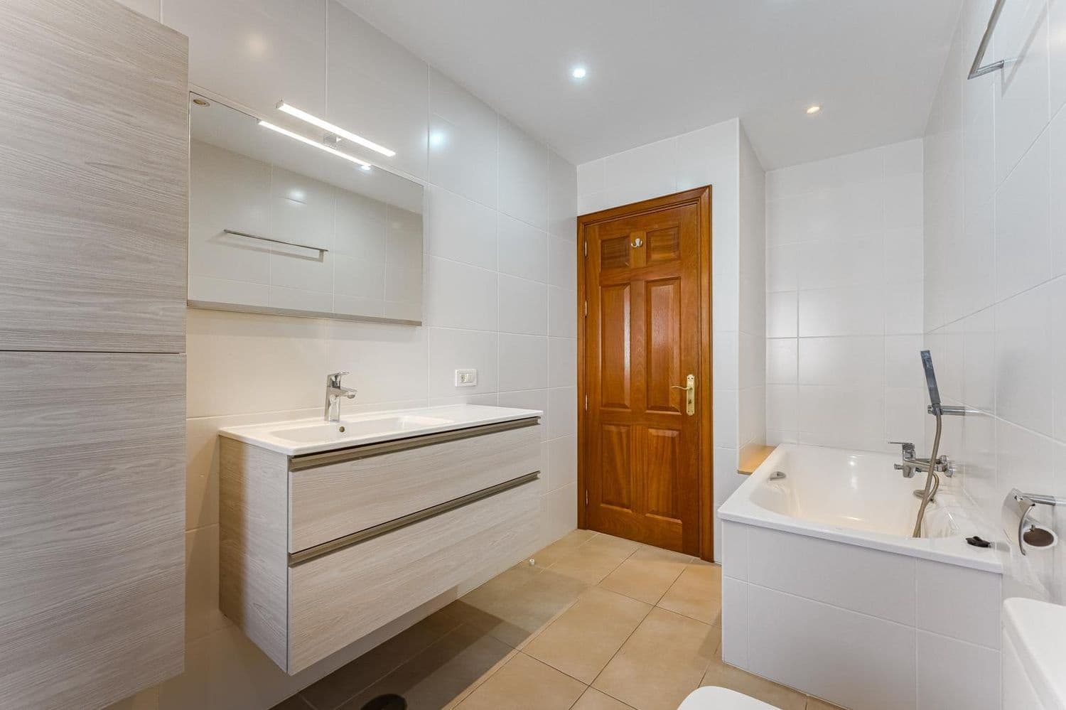 6 bedroom Villa for sale in Puerto Santiago with pool garage - € 1,280,000 (Ref: 9490979)