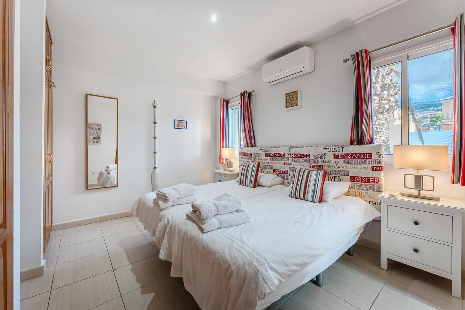 6 bedroom Villa for sale in Puerto Santiago with pool garage - € 1,280,000 (Ref: 9490979)