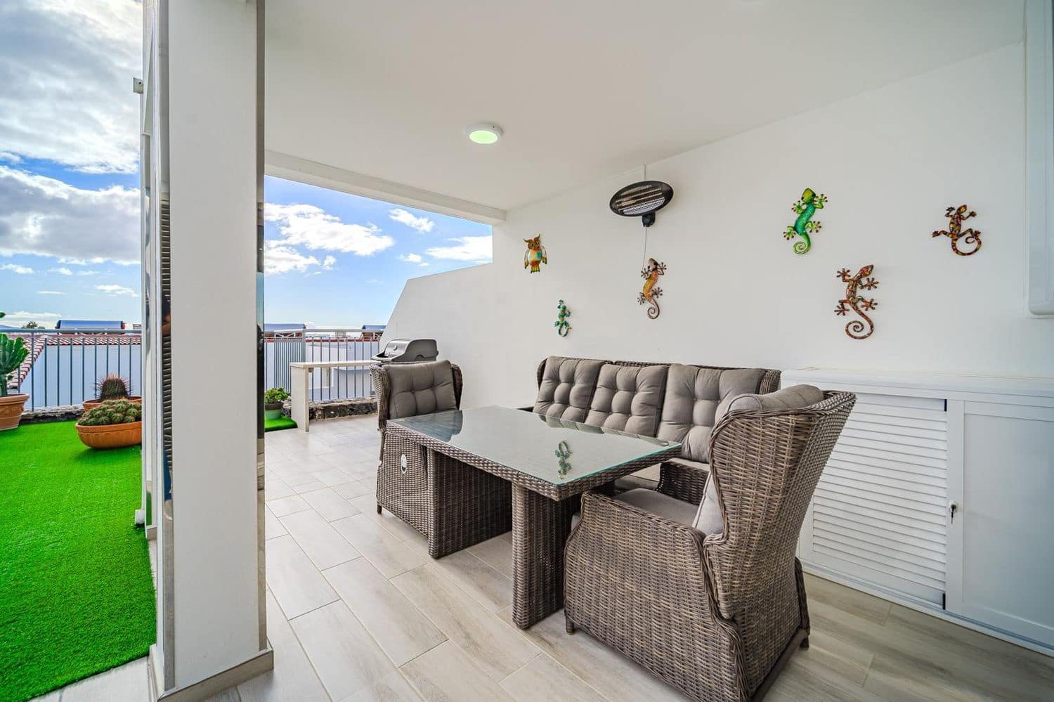 2 soveværelse Lejlighed til salg i La Caleta Adeje med swimmingpool garage - € 995.000 (Ref: 9494300)