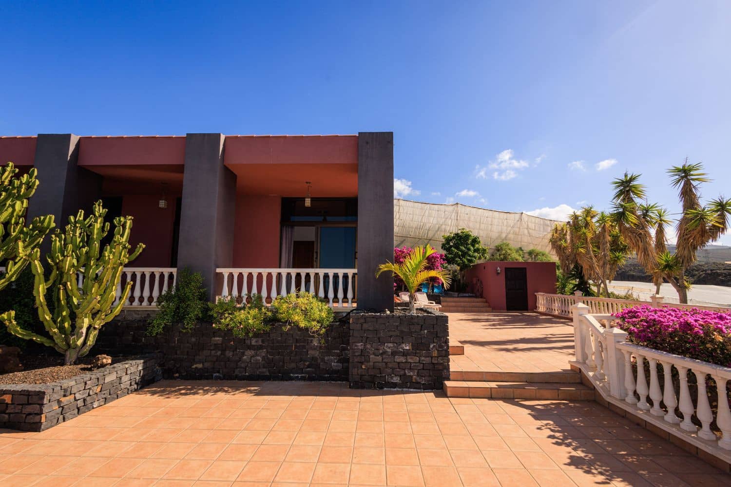 4 bedroom Finca/Country House for sale in Guia de Isora with garage - € 720,000 (Ref: 9535411)