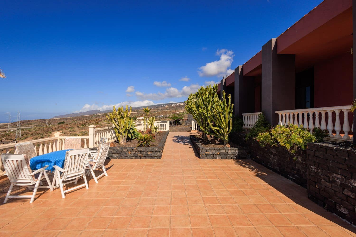 4 bedroom Finca/Country House for sale in Guia de Isora with garage - € 720,000 (Ref: 9535411)