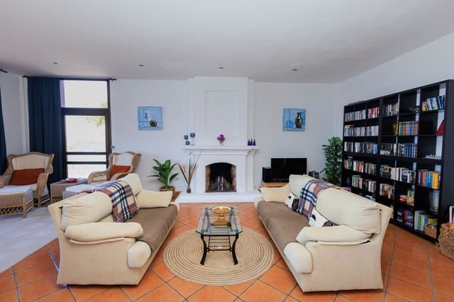 4 bedroom Finca/Country House for sale in Guía de Isora with garage - € 720,000 (Ref: 9535411)