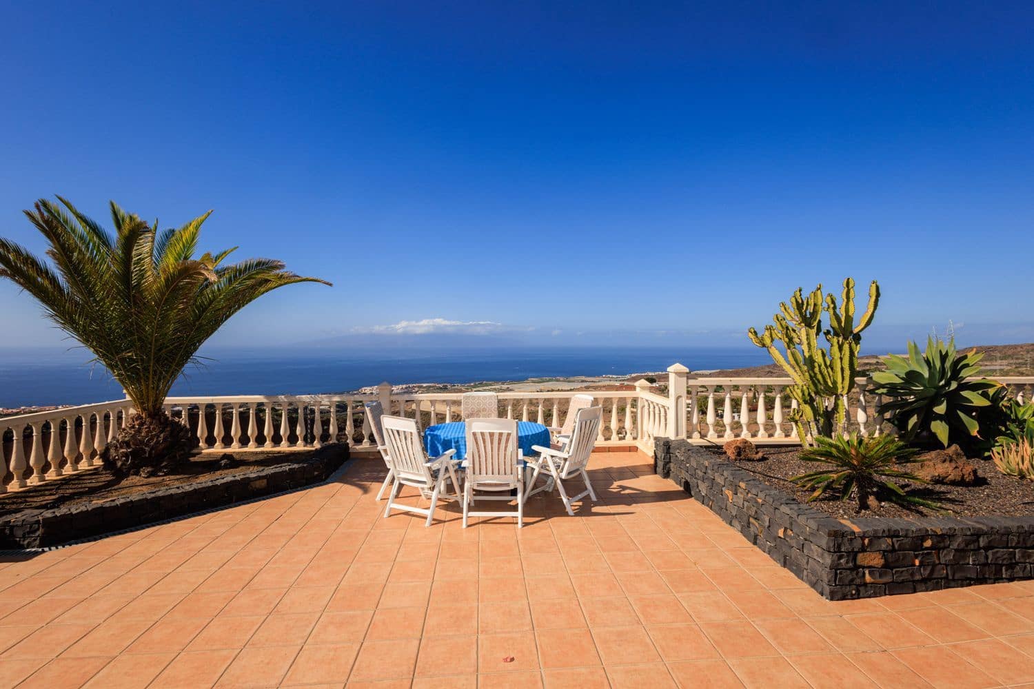 4 bedroom Finca/Country House for sale in Guia de Isora with garage - € 720,000 (Ref: 9535411)