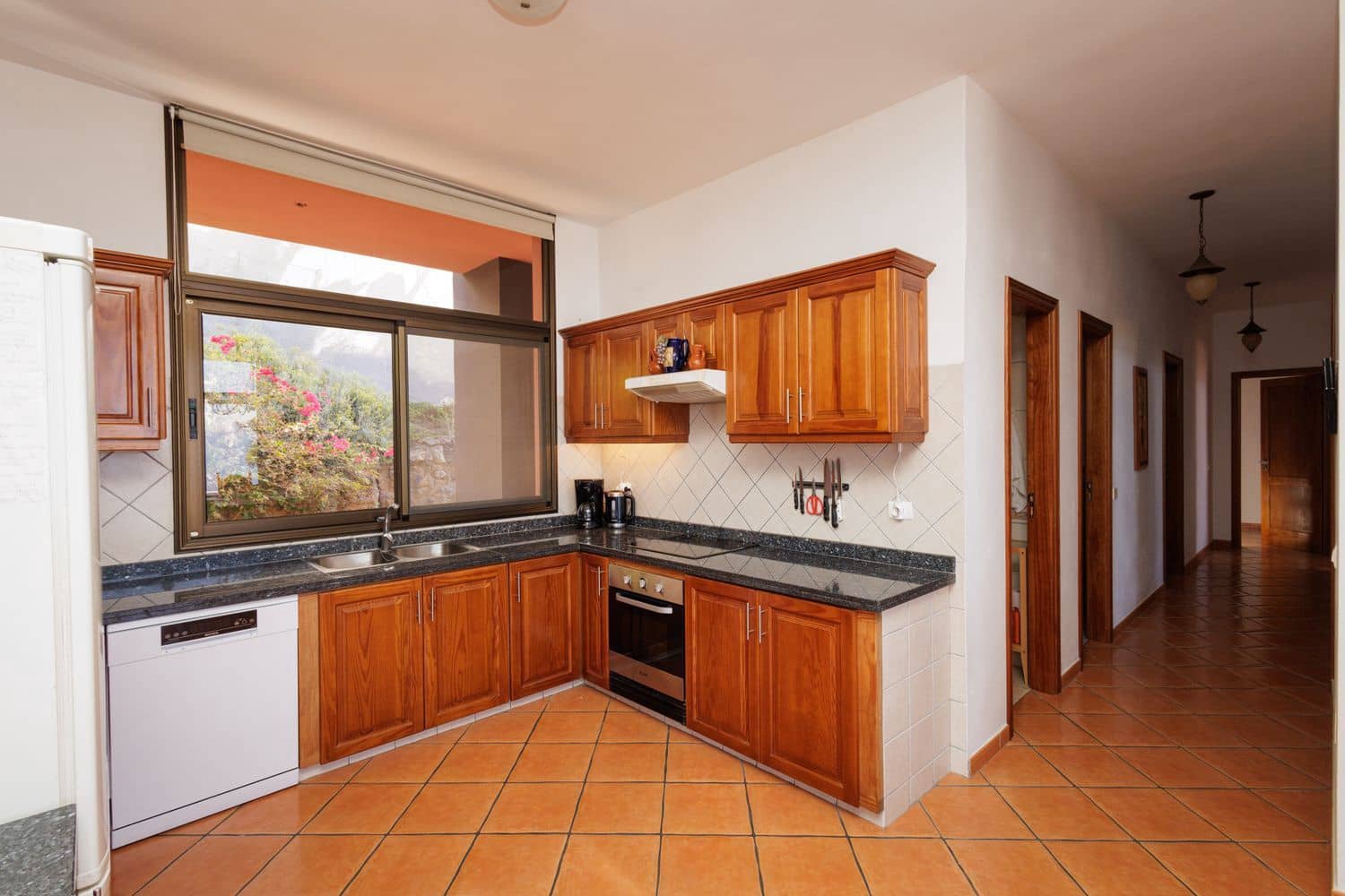 4 bedroom Finca/Country House for sale in Guia de Isora with garage - € 720,000 (Ref: 9535411)