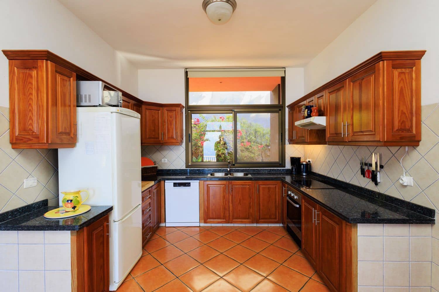 4 bedroom Finca/Country House for sale in Guia de Isora with garage - € 720,000 (Ref: 9535411)