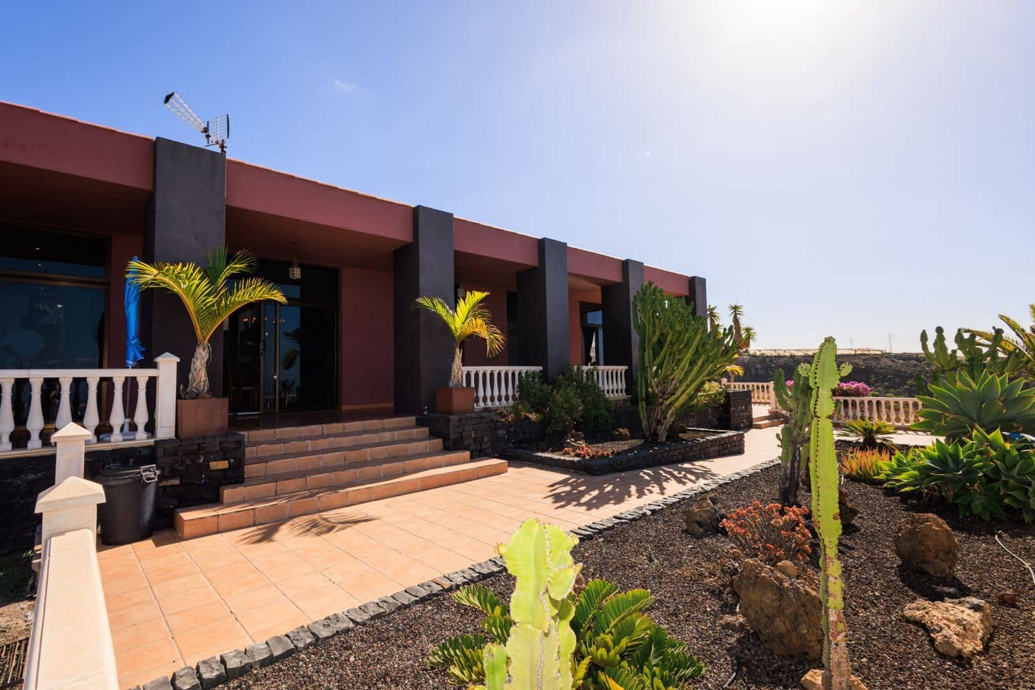 4 bedroom Finca/Country House for sale in Guia de Isora with garage - € 720,000 (Ref: 9535411)