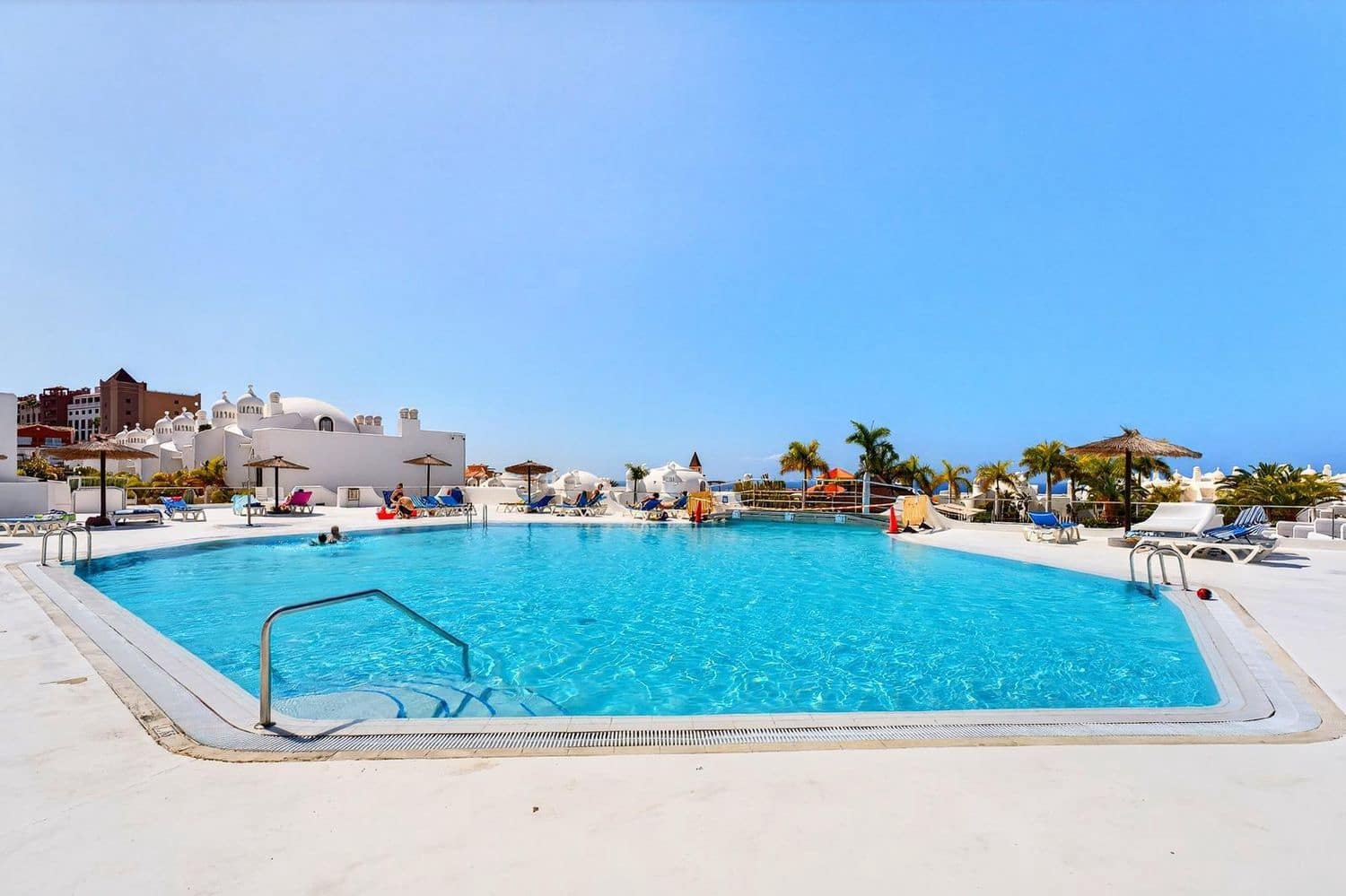 2 bedroom Apartment for sale in Playa Paraiso with pool garage - € 475,000 (Ref: 9726361)