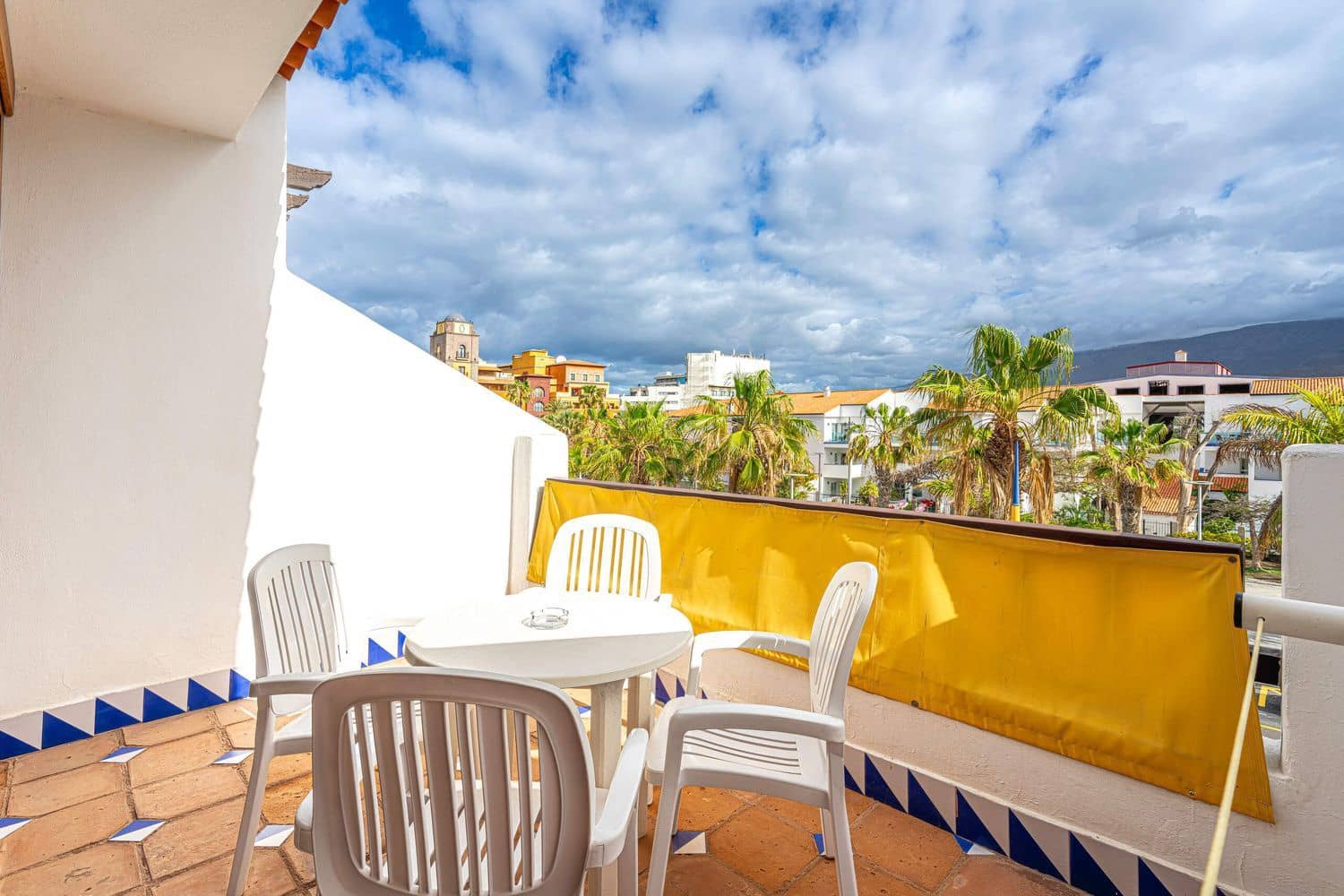 Leilighet til salgs i Playa de las Americas med svømmebasseng garasje - € 305 000 (Ref: 9780003)