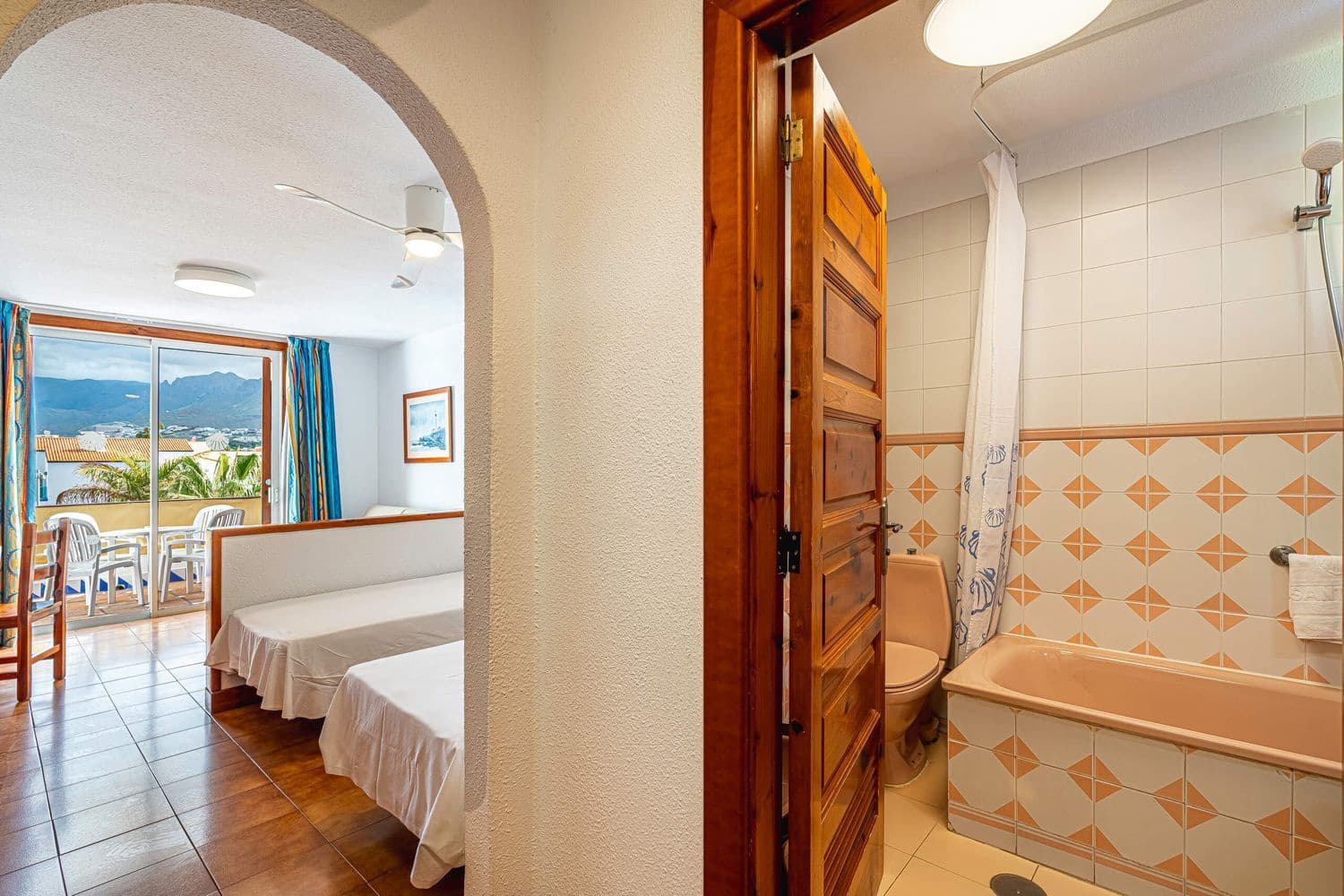 Leilighet til salgs i Playa de las Americas med svømmebasseng garasje - € 305 000 (Ref: 9780003)