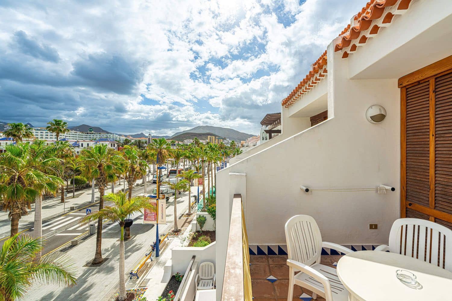 Leilighet til salgs i Playa de las Americas med svømmebasseng garasje - € 305 000 (Ref: 9780003)