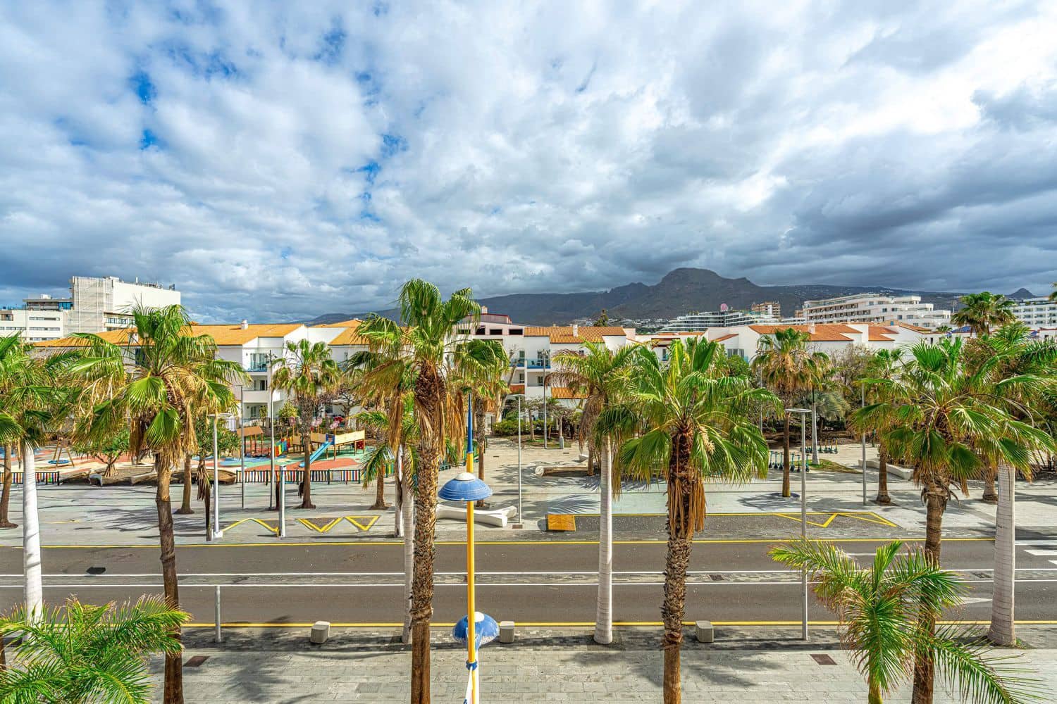 Leilighet til salgs i Playa de las Americas med svømmebasseng garasje - € 305 000 (Ref: 9780003)