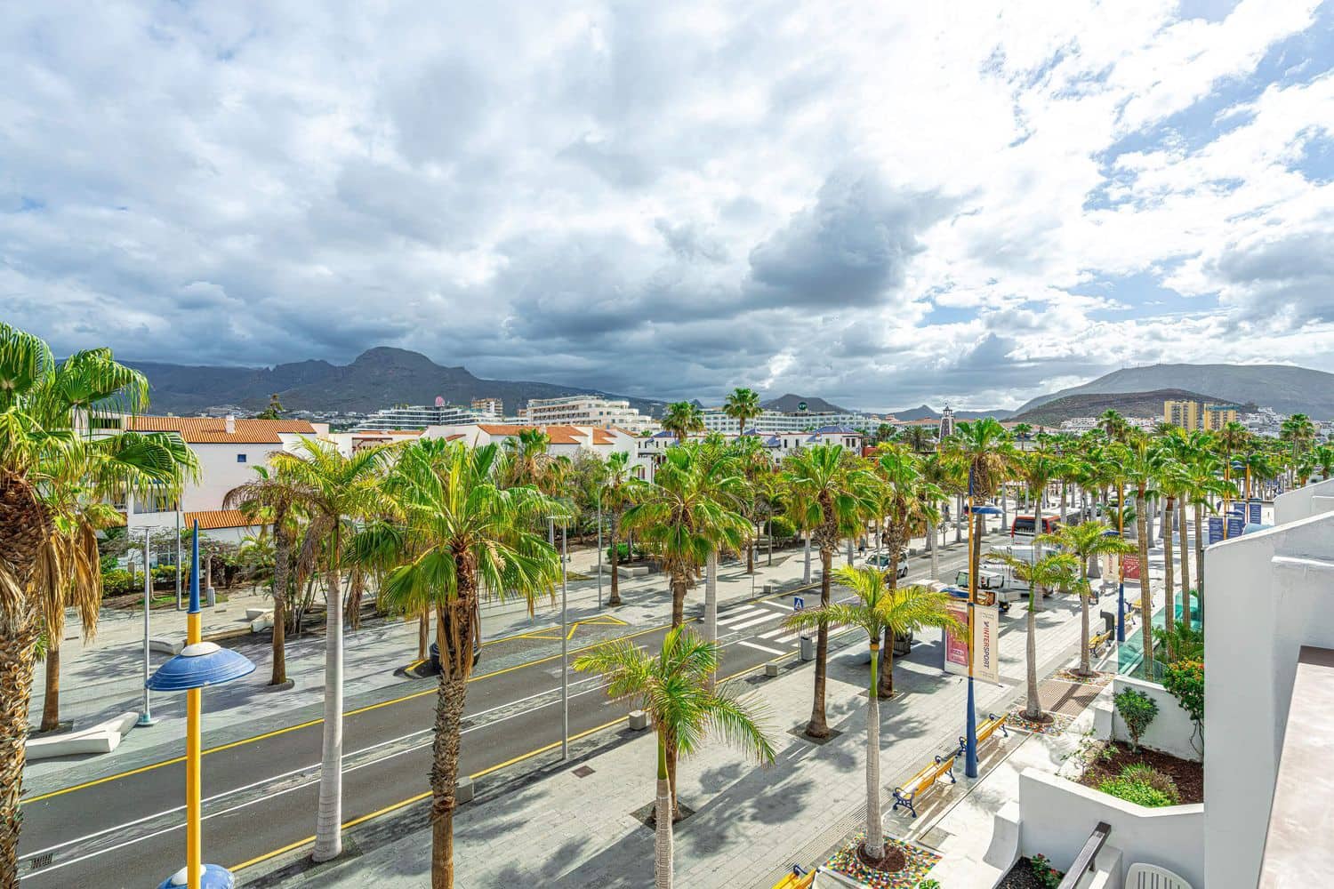 Leilighet til salgs i Playa de las Americas med svømmebasseng garasje - € 305 000 (Ref: 9780003)