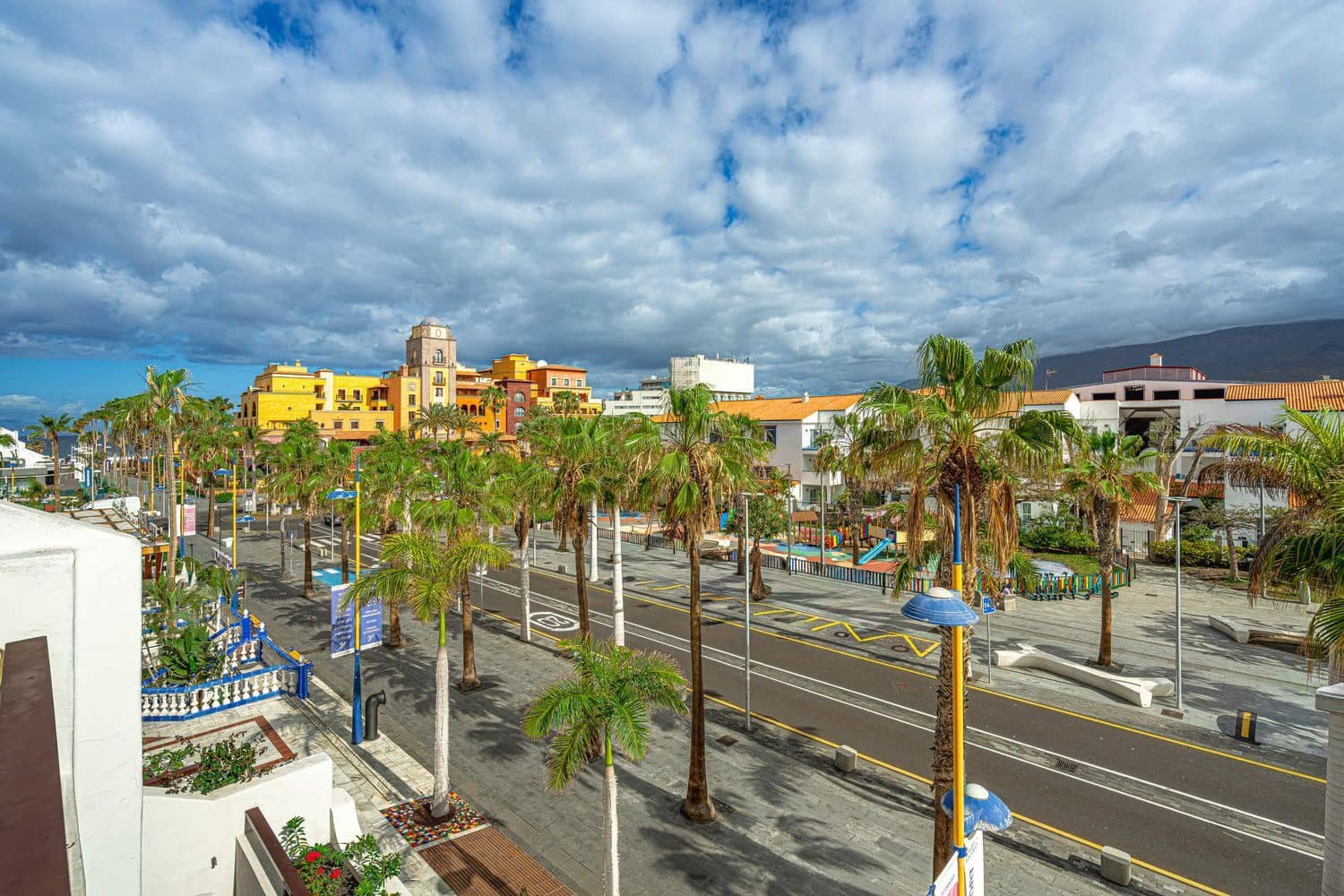 Leilighet til salgs i Playa de las Americas med svømmebasseng garasje - € 305 000 (Ref: 9780003)