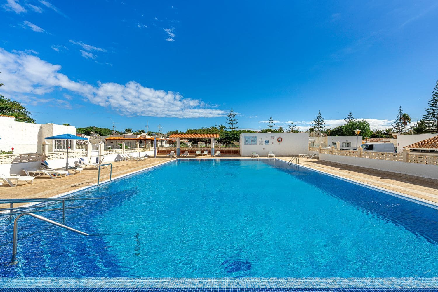 Apartment for sale in Arona with pool garage - € 160,000 (Ref: 9875533)